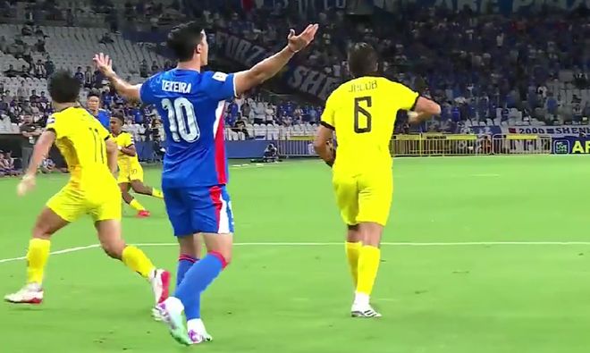 1-1！亚冠竟然没有VAR，申花遭遇“误判”，球迷：被裁判毁掉比赛